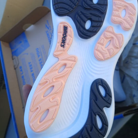 Brooks Women's Gray Running Shoes - Picture 7 of 11